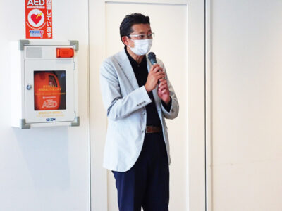 三本締め発声の越川成二副会長 三本締め発声の越川成二副会長