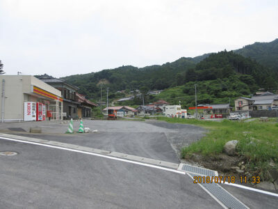 コンビニ(手前側)とガソリンスタンド(奥側)が高台に移転しました コンビニ(手前側)とガソリンスタンド(奥側)が高台に移転しました