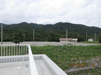 三陸臨海教育センター屋上から撮影したF1号館跡地の様子 三陸臨海教育センター屋上から撮影したF1号館跡地の様子