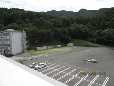 三陸臨海教育センター屋上から撮影したF3号館跡地の様子 三陸臨海教育センター屋上から撮影したF3号館跡地の様子
