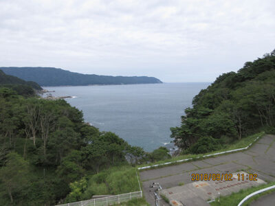 三陸臨海教育センターから望む今も変わらぬ吉浜湾の様子 三陸臨海教育センターから望む今も変わらぬ吉浜湾の様子