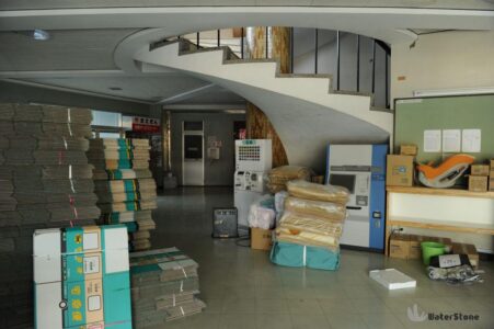 本館1Fでは学生さんの引越し準備が 3月30日