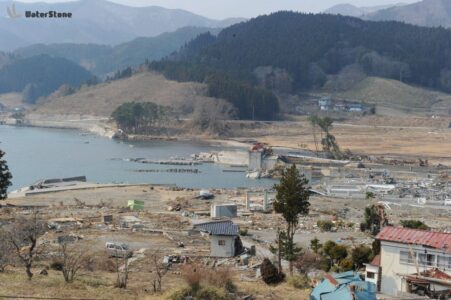 浦浜の防潮堤は破壊される 3月30日